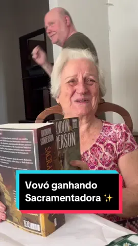Cancela a festa de aniversário, temos Sacramentadora pra ler 🖤 #sacramentadora #brandonsanderson #cosmere #oathbringer #stormlightarchive #booktokbr #BookTok #booktokbrasil @Brandon Sanderson 
