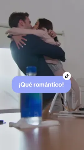 En #LaRosa 🌹: Le pide matrimonio en la oficina, ella no lo esperaba así pero aceptó 🤭 #LaRosaDeGuadalupe, 7:30 p. m. MEX #ConLasEstrellas #Originales