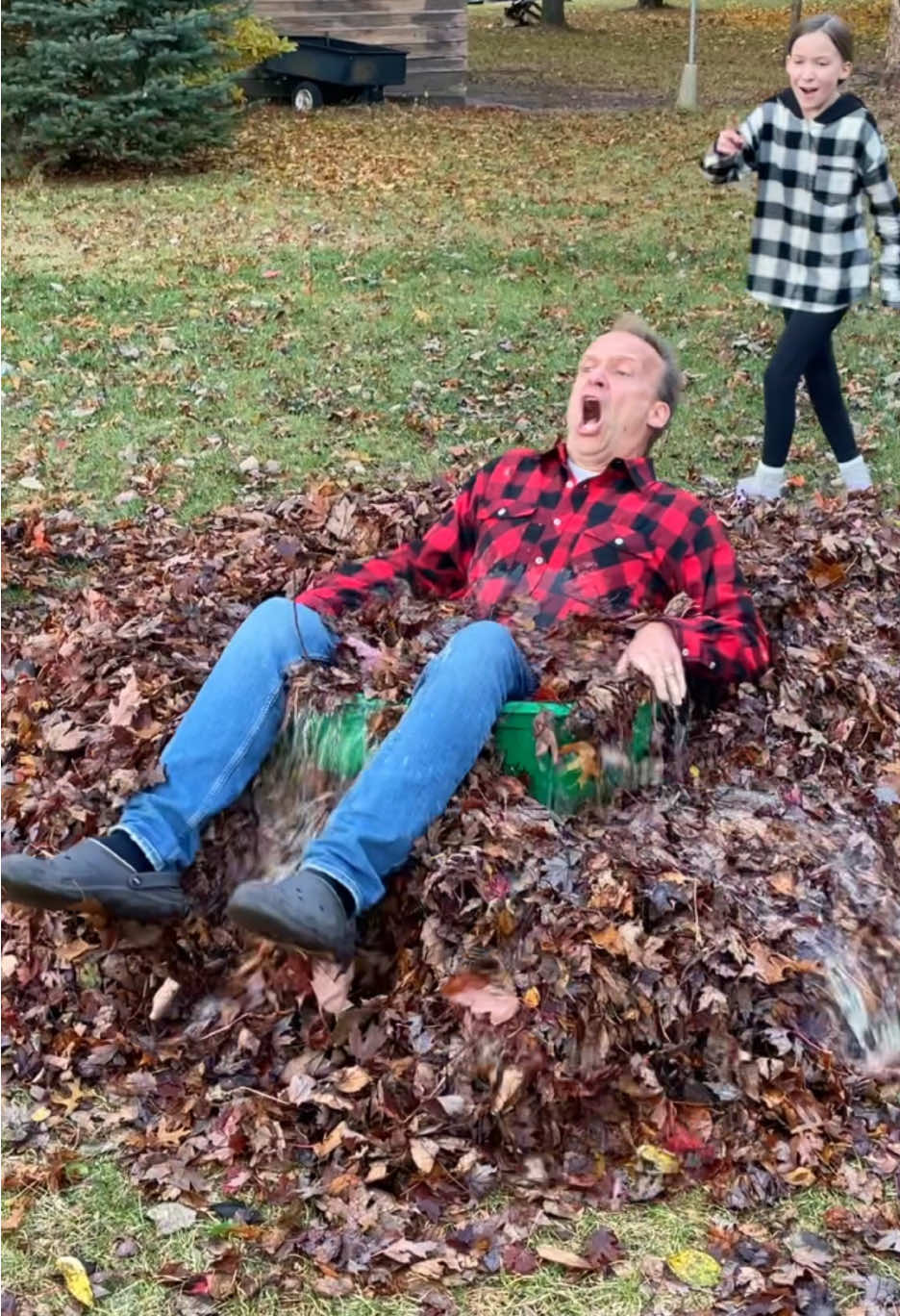 Hilarious Leaf Pile Prank on Dad 😂 #fyp #fall #prank #dad #daughter #family #autumn #leaves #kids 