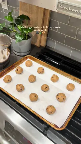 The perfect night ✨ #baking #bakingcookies #brownbuttercookie #holidaymovie #holidayaesthetic #holidayseason #aesthetic #NightIn #night #homebody #Home 
