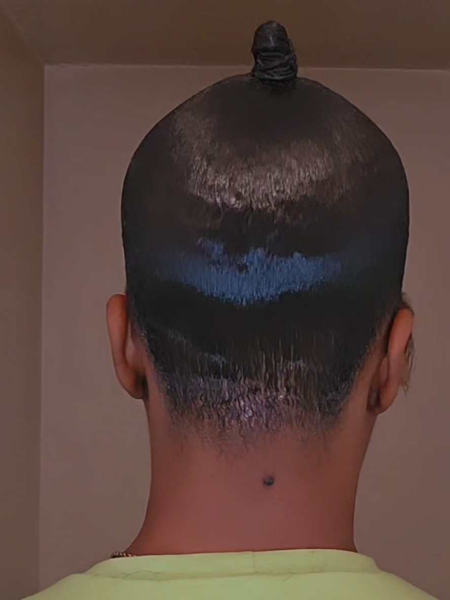 The best edge control I've used, it doesn't flake.  #ponytail #ponytailtutorial #edgecontrol #hairtutorial #hairtutorials #hairtips #fyp #fypagee #hairinfluencer #blackgirlhairstyles  #sleekponytail 