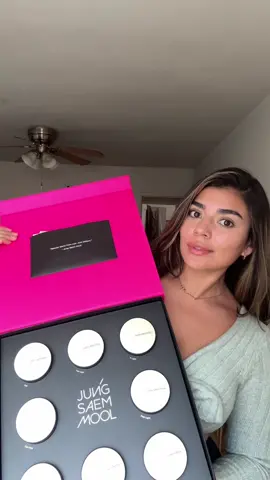 Testing the Juńg Saem Mool essential skin Nuder cushion with SPF 50✨🫶🏼  I’m obssesed the the coverage and light/natural look. It feels like you have nothing on! I absolutely love that it has SPF 50. The only downside is the shade range. I used medium- deep. @JUNGSAEMMOOL SG #fyp #kbeauty #cushionfoundation 