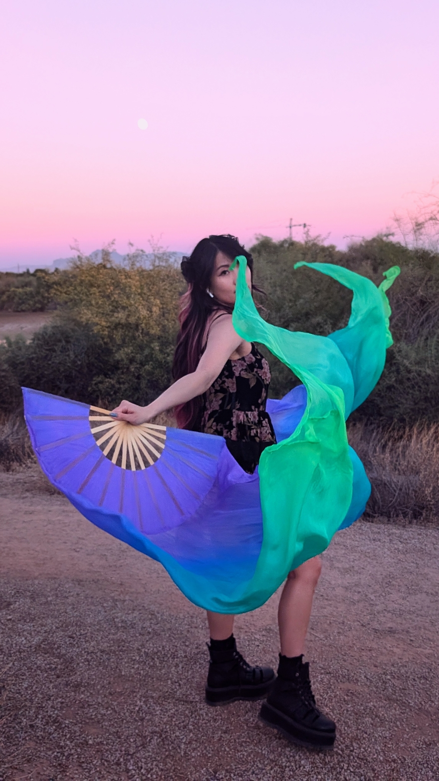 ✨ imperfect 4 u ✨ #ravetoys #flowarts #flowartist #silkfans #flow  #silkfanflow #fanflow #dance #dancer #silkfandance 