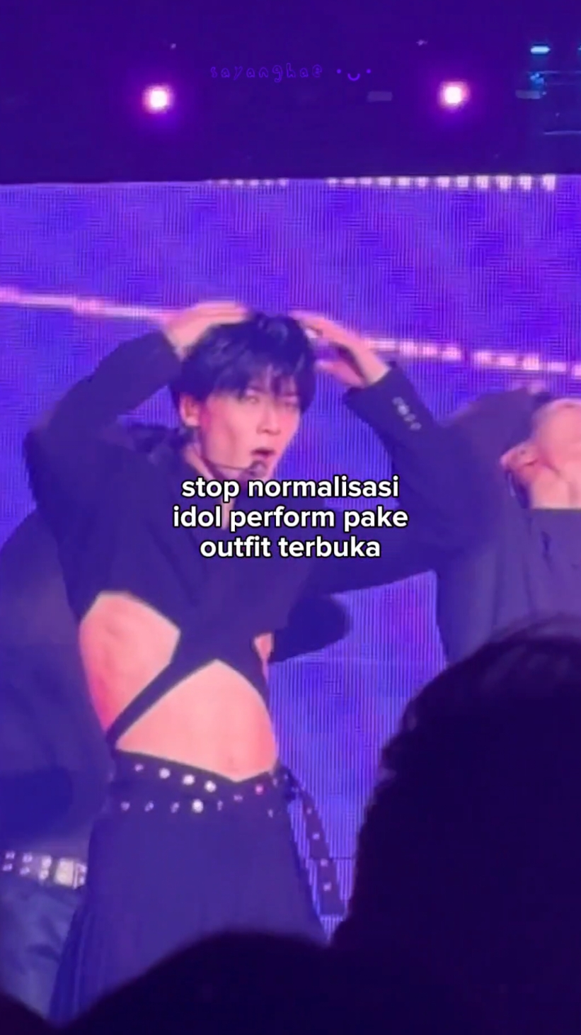 setuju sih menurut gua juga stop normalisasi idol perform kaya gini 🙏 @Stray Kids #maknaeontop #스트레이키즈 #dominate #i_n #jeongin #skz #StrayKids #yangjeongin #bangchan #chan #hallucination 