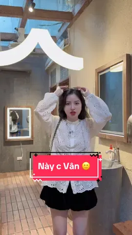 Áo này bà nào cũng mặc đc nè. Trông hiền lành ghê 😍