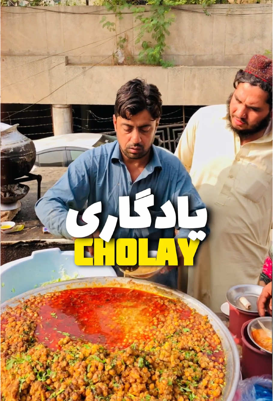 Yadgari Cholay🤤👌 . . Price : 60 to 100 . . Location : Chowk Yadgar Peshawar . . #thefoodieawais #fyp #foryou #foryoupage #peshawarfoodexplorer #Foodie #foodietiktok #food #viral #streetfood #FoodLover #tiktokfood #FoodTok #whattoeat #peshawar #tiktok #grow #account #goviral 