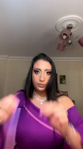 ماله الروج الاحمر بجد🤔 