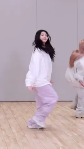 Wonhee tick tack practice fancam (sorry i couldn’t use the sound from the practice video TikTok was removing it) #wonhee #illit 