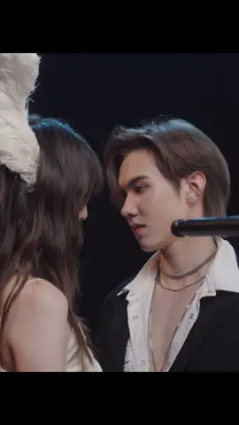 พี่พระเอกเขิลจริงนะนั้น เหงื่อแตกหมดแล้วสงสาร 🤣 แต่นางเอก MV น่ารักมากๆ น่ารักจริงๆ 💕 #ALEXbuckland #dice #dice_sonray 