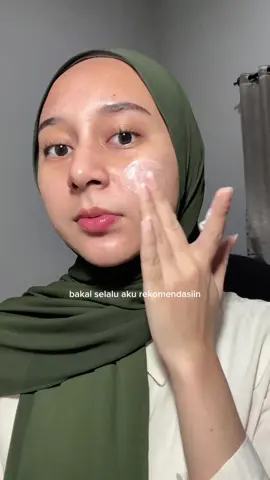 bakal selalu aku rekomendasiin sunscreen ijo 30 ribuan inii  #sunscreen  #sunscreenwardah #wardahsunscreen #wardahUVshield #acneskin #acnejourney 