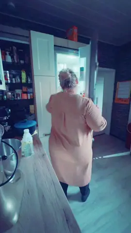 Wenns um kuchen geht#probierenmitkarina #maskiergang #probiersen 