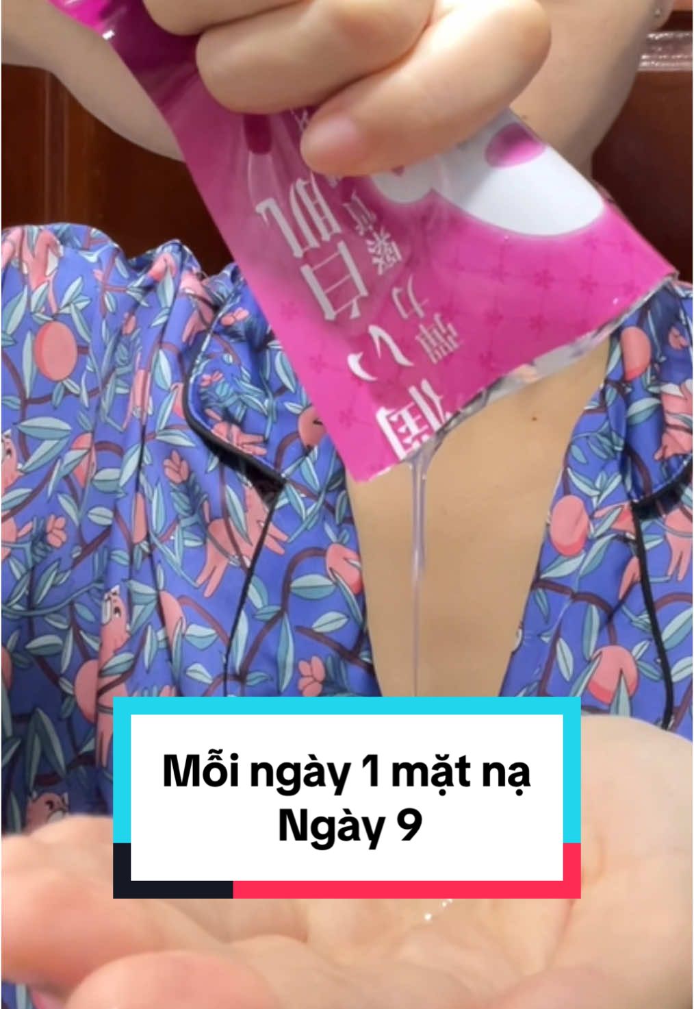 Mỗi ngày 1 mặt nạ - ngày 9  Mặt nạ dưỡng da thôi chưa đủ, da cổ cần được yêu thương!  - Vùng da cổ cũng phản ánh lên độ tuổi của chúng ta, nên khi bạn chăm sóc da mặt cũng đừng quên nó nhé ☺️   - Tips nhỏ:    * Ngủ bằng gối cao vừa phải để tránh tạo nếp nhăn trên cổ.    * Tránh cúi đầu quá lâu khi làm việc.#skincare #matnagiay #lamdep #tipslamdep #lamdepvoimisu 