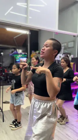 Nhảy mà mắc nhắc lớp vui quá 😅😅😅 #lianhidk #xuhuong #conheymt100 #MT100 @Mặt Trời 100 🌞💯 