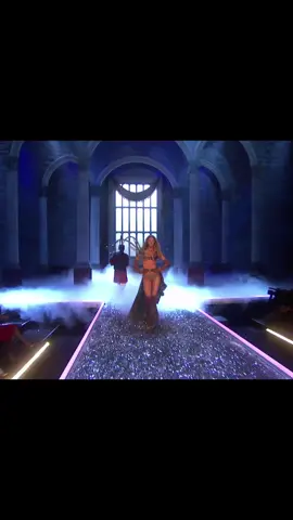 gisele bündchen for Victoria’s Secret fashion show 2006 ✨#giselebündchen #vs #victoriassecret #fashiontiktok #fashionshow #hoursewalk #model #2006 #tik_tok #brazil #foryoupage❤️❤️ 