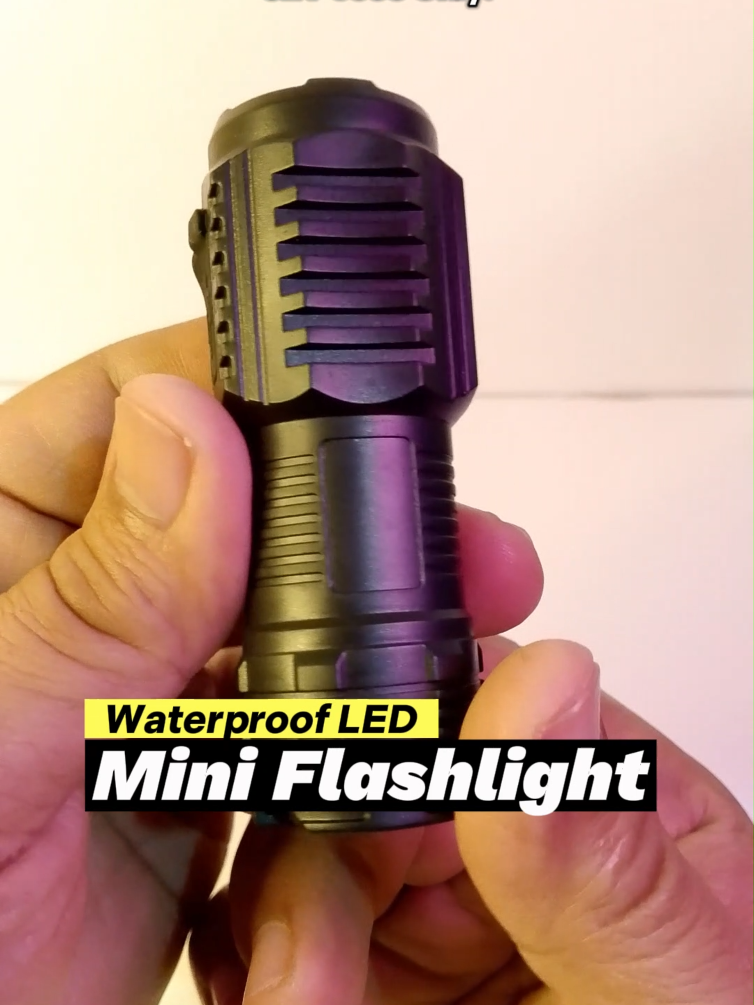 Laging ready sa emergencies! Maliit pero powerful, ang Waterproof LED Mini Flashlight lang ang kailangan mo! Grab mo na for only 52 pesos!   #LEDFlashlight #EmergencyEssential #AffordableGadgets #MustHave #TikTokFinds #SaleNgayon