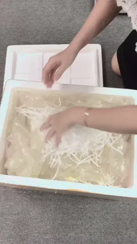 Nhận gửi yến đi TQ giá cước cực kỳ ưu đãi. Hàng đi nhanh, an toàn. Bao thuế 2 đầu #guiyenditrungquoc#yensaoxuattrungquoc#vanchuyenviettrungsieutoc 