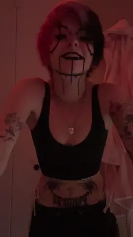 no it doesnt say pringles, but it should. 