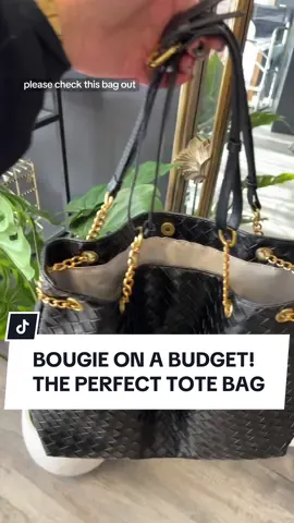 I found the perfect tote bag! Bougie on a Budget! #bougieonabudget #blackandgoldbag #blackandgold #blacktotebag #tiktokshopblackfriday #tiktokshopcybermonday #tiktokshopaffiliate #momsover40 #over40club #workbag #womanownedbusiness #businessowner 