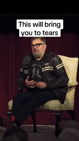 Todd Komarnicki (producer of Elf, writer of Sully, director of Bonhoeffer) on trying to commit s******. And the normal person who literally stood in the way. His friend saved his life. When Todd told his powerful redemption story at our live interview, you couldn’t hear a pin drop in the 400 person audience. #elf #sully #inspirational #emotional #podcast #storytelling #interview #fyp 