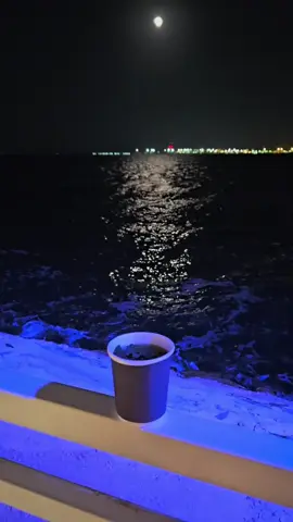 شاهي وبحر🤍 #foryou #viral #fyp #اكسبلورexplore #اكسبلوررر #fypシ #اكسبلور #مزاج #تصويري #هواجيس #قمر #البحر #الدمام_الخبر_الشرقيه #ليل 