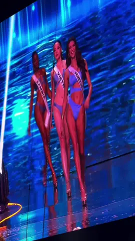Fancam màn walk chung cực cháy của đại diện Việt Nam và Venezuela @Nguyen Cao Ky Duyen @Miss Universe 