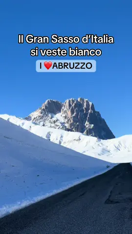 ❄️😍Cielo azzurro ed il nostro gigante vestito di bianco 📍Campo Imperatore / Parco Nazionale del Gran Sasso -—‐‐‐———————————— 📽️ @abruzzoofficial  -—‐‐‐————————————  #abruzzoofficial #AbruzzoOfficialTravel  #weareinabruzzo  #abruzzolovers  #abruzzo #snow #neve  #mountain #gransassolaganationalpark #gransassoditalia #igersabruzzo  #instagood #instalike  #beauty  #travel  #amazing  #discoverearth  #neve  #photographer  #picoftheday #sky  #Love  #lifestyleblogger  #snow #parconazionaledelgransasso  #gransasso 