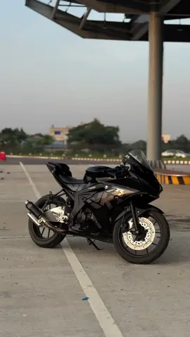 Blacky falcon🖤#CapCut #indonesia🇮🇩 #onthisday #capcutvelocity #capcut_edit #foryoupage #fypシ #fyppppppppppppppppppppppp #afif_ahmmed_hasib7 #gsxr150 #modifiedgsxr #unfrezzmyaccount 