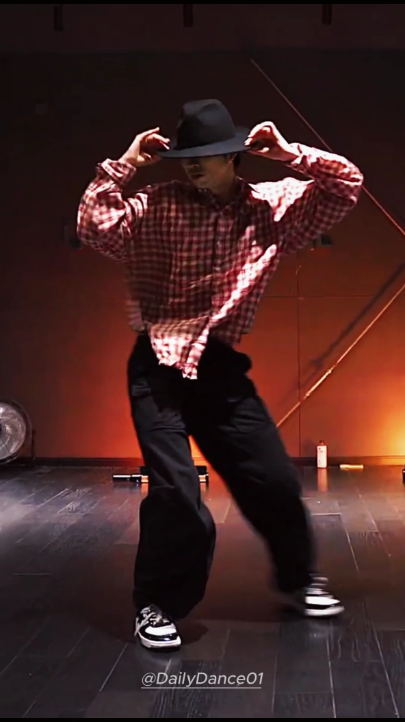 Die with a smile 🤩🕺 #dance #viraldance #tiktokdance #dancers #dancer #dc #dancechallenge 