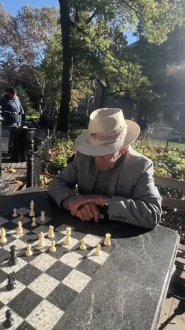 We think he took it easy on her lol shes only a begginer! But this was a cute lil experience ✨♟️ #chess #chesstok #chessgame #washintonsquarepark #abugslife #fyp #nyc 