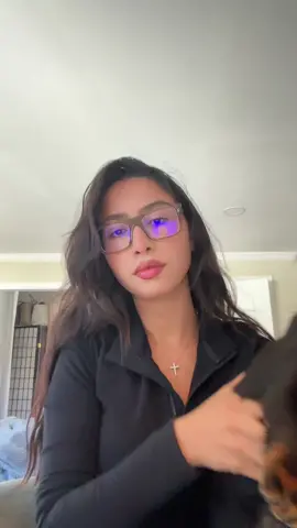 Dog moms unite 🙂‍↕️🐾 #cute #baby #Love #dog #dogmom #dachshund #dachshundsoftiktok #dachshundpuppy #puppy #girl #girls #latina #loveyou 