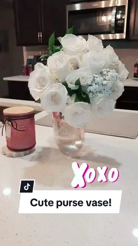 My favorite purse vase from @Amazon #fyp #flowers #roses #pursevase #beauty #kitchendecor #fall #vibes #foryou #amazonfinds #amazonassociate link below⤵️ https://amzn.to/4fNYbQx