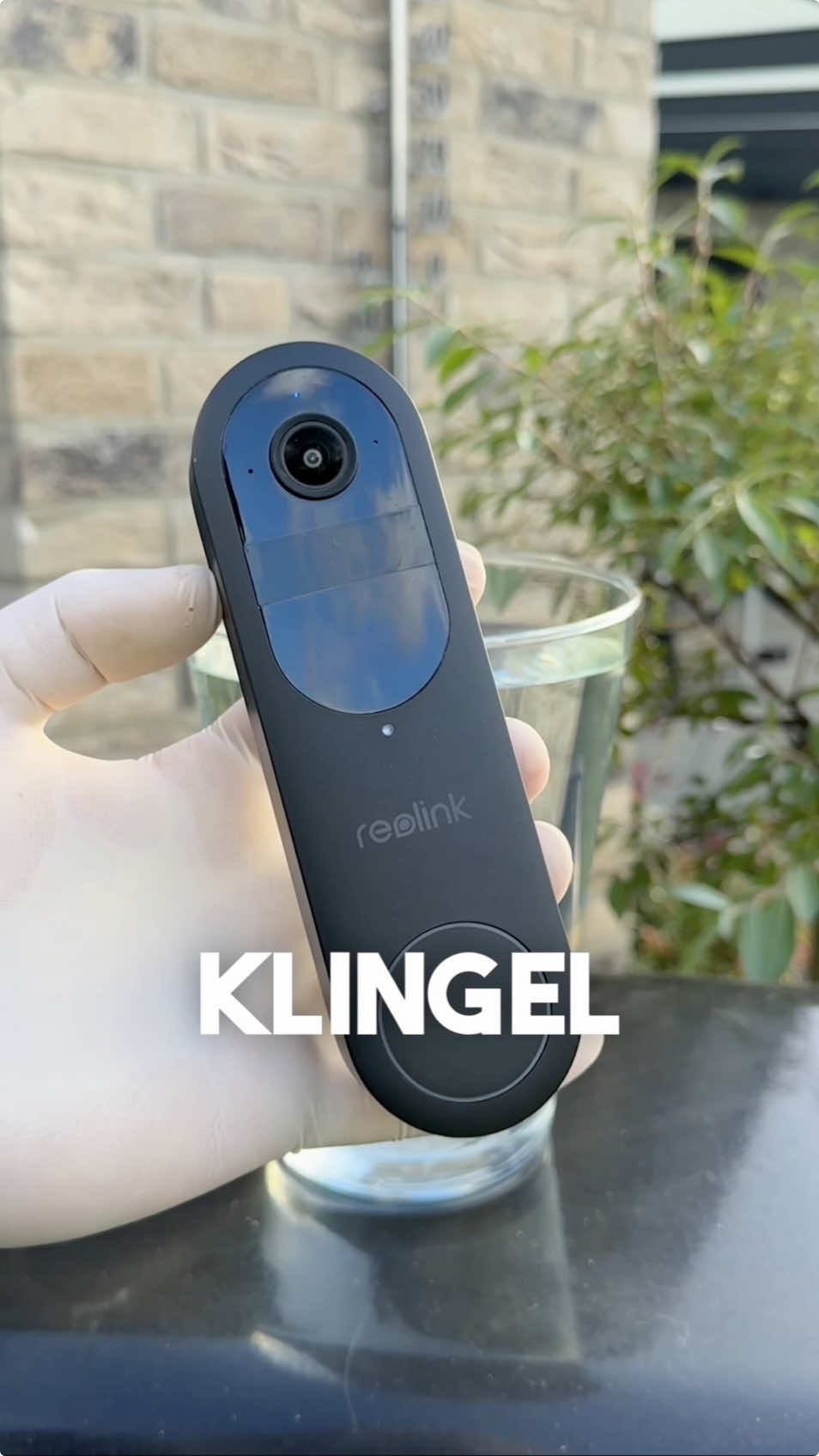 Anders gehts nicht… 🛎️🤷🏽‍♂️ Link dazu ist auf meinem Profil oder unter: https://amzn.to/3AM93A1 ✅🔗 Kennt ihr eine besser Klingel?😉 #klingel #dorbell #türklingel #haustürmontage #haustürklingel #haustürklingelt #klingeln #kamera #videokamera #klingelkamera #tür #videobeweis #demolierer 