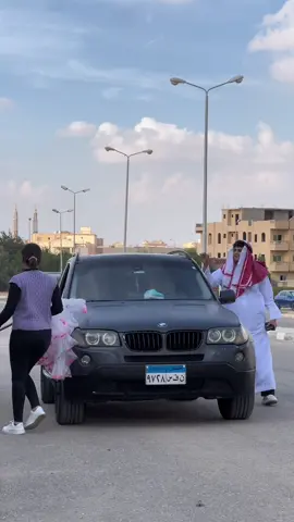 الجزء الاول من فيلم ( الخليجي وبائعة غزل البنات ) قدرو التعب واعملو اكسبلور عشان انزل الجزء التاني 🖤🎬