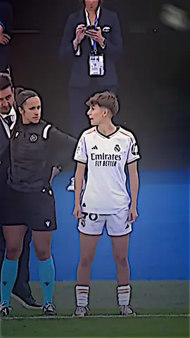 اتحداكم تعرفون اسم الاعب 😅🦦#fyp #viral #بيلينكهام #هاكان #اتمنى_لكم_مشاهدة_ممتعة_🔥💯👍 #فرنسا🇨🇵_بلجيكا🇧🇪_المانيا🇩🇪_اسبانيا#علاوي🇮🇶  #ايمن_حسين 