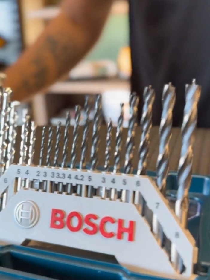 🛠🔧Kit de Pontas e Brocas Bosch X-Line 33 pçs É sempre bom ter ferramentas em casa ou no trabalho, nunca é demais !! 🛍 Cimente eu quero para garantir o seu 😉 . . #achadinhos #ferramentas #qualidade #precobaixo 