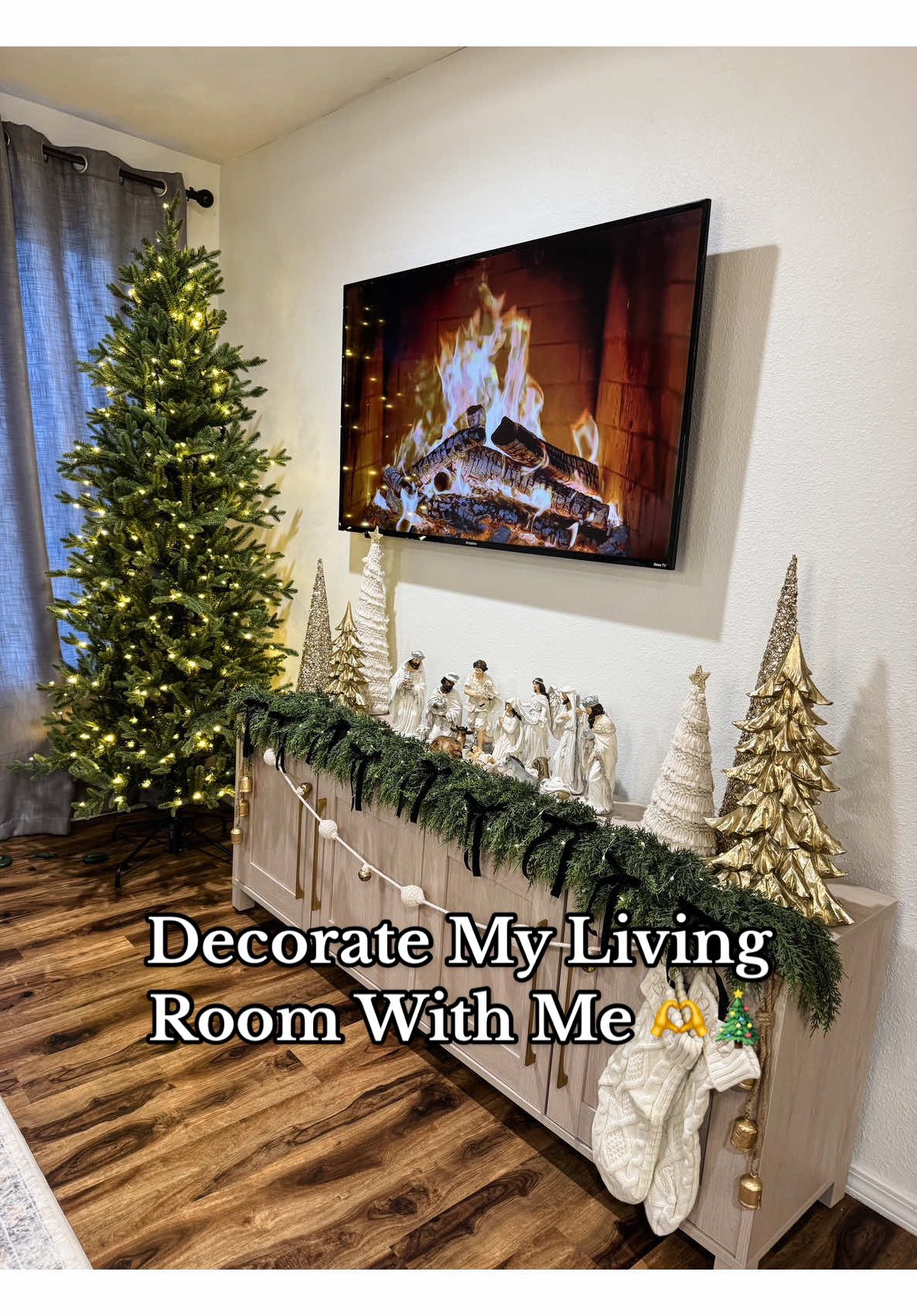 Transforming our living room into a cozy Christmas wonderland! Let the holiday magic begin! ✨🎄💃 Here’s the link to shop the products in this video and similar ones! https://amzn.to/4g7s3Z1 #christmasdecor #holidayseason#holidaydecor #christmas2024 #deckthehalls #christmasvibes #homedecor #cozychristmas #christmasinspo #christmastree #holidaycheer #festivedecor #holidayideas #decorinspo #tistheseason #christmasmagic #holidaystyle #christmascountdown 