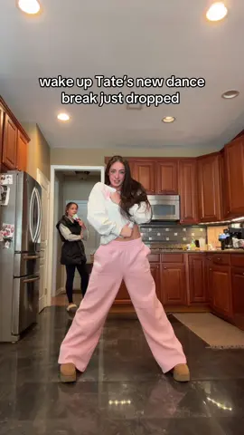 okay this new dance is ITTT @tate mcrae @sean bankhead #tatemcrae #2hands #dancer #dancebreak 