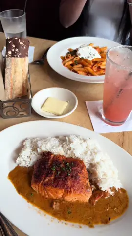 Lunch dates are essential 🫶🏻 #lunch #minivlog #Vlog #cheesecake #cheesecakefactory #lunchdate #rva #dailyvlog #dayinthelife #dayinmylife 