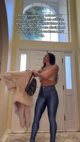 #prettywoman #fyp #confidence #goodvibes #discipline #focusonyourself #hot #slay #diva #queen #princess #softlife #princesstreatment #bonitas #linda #latina #tiktokcolombia #colombiana #americana #outfitinspo #outfitoftheday #fashion 