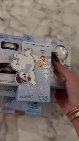 Did you think only because it’s PR I wouldn’t care? WRONG! I saved my Frosty palette ☃️ Unboxing @ColourPop Cosmetics frosty collection. #asmrsounds #longasmr #asmrunboxing #makeupasmr #makeupunboxing 