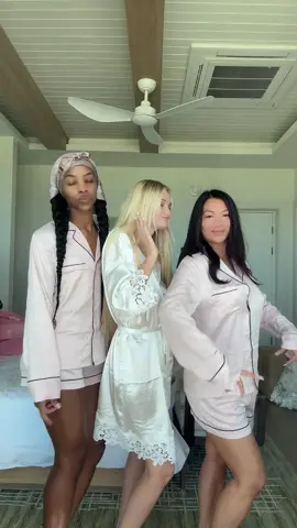 A little applause for the dresses pls @Cassie @$$$ 