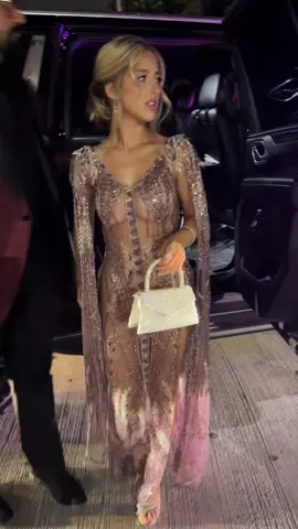 Ayer en la ceremonia dd los LATIN GRAMMYS, que guapa que guapaaaaaaa