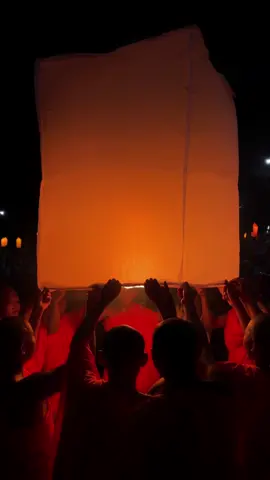 Thả đèn trời lễ hội Ok Om Bok tại Trà Vinh #thadentroi #okombok #festival #travinh #tiktok #fyb 