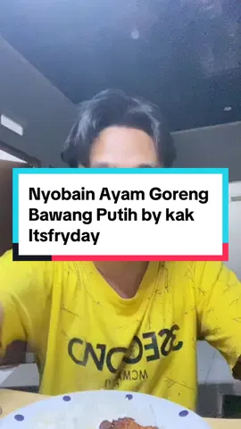“AYAM GORENGNYAA BUKAN GOSONG GUYS TAPI GARA2 EFEK CAHAYA 😬” Nyoba bikin sendiri ayam goreng bawang putih ala kak itsfryday dan ternyata enak benerrrrr. 🤤🤤 #mukbang #mulbangeatingshow #mukbangvideo #ayamgoreng #ayamgorengbawangputih 