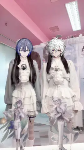 概念コーデしてきた✌🏻 揺れたらエクステバレバレで普通に気まずい🫠 この音源であげたやつ消されちゃったからリベンジマッチ🤜🏻🤛🏻 #小柳ロウ #叢雲カゲツ #ハロウィン #にじさんじ #にじさんじ好きと繋がりたい 