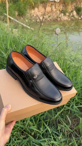 Giày form nhỏ, NÊN đặt tăng 1 size #giaydanhuy #giaydanam #giaytrungnien #thoitrangnam 