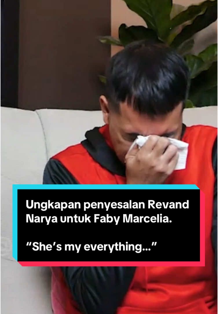 Penuh penyesalan, Revand Narya menangis menceritakan perceraiannya dengan Faby Marcelia..  Tonton full tayangan lengkapnya di spill the tea, YT Feni Rose Official. Klik link di bio 