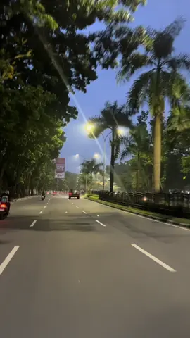 pekanbaru memang indah tapi tidak dengan kenangan nya 🧠 #vibespekanbaru #vibes #pekanbaru #pekanbaru_riau #vibessubuh #sad #lewatberanda #lewatfyp #masukberanda #fypage #fypシ #CapCut #fypシ #siaksriindrapurariau #siaksriindrapura #siak #lewatberanda 