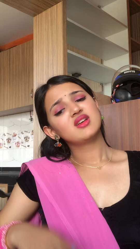 Kon ladki pyar kare gi 🤦‍♀️#fyp #bahuni #aayusha #aayushapaudel #vidoe #expression #dialogs #vidoe 