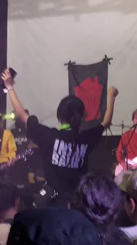 pov : wanita tidak bercerita #thejansen #poppunk #gigh #moshpit #cirebonpride🏴‍☠️ #fypシ゚viral #fyp 
